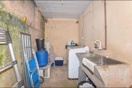 4_photo/94dcf00a67.1e0a4e184cfa3901-ATLAS-25bc10c9-1eb7-4ab0-a5c5-f32f282a7be4.jpg de casa à venda com 2 quartos, 64m² em Uberaba, Curitiba