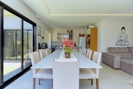 5_photo/94dcf00c91.22d99d281daac78a-ATLAS-ca0411ff-af02-42dd-b817-65f86e087b66.jpg de casa à venda com 3 quartos, 203m² em Uberaba, Curitiba