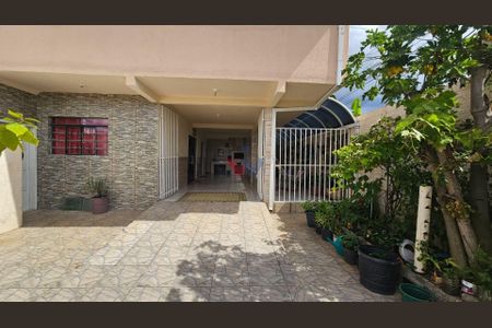 4_photo/94dcf00f09.ebbd8bc3dc39b939-ATLAS-29185f05-85b9-4f5c-9d59-bb23baffa89b.jpg de casa à venda com 6 quartos, 340m² em Cajuru, Curitiba