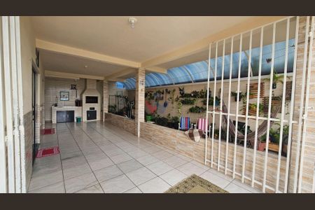 12_photo/94dcf00f09.ebbd8bc3dc39b939-ATLAS-db20e068-9716-43d2-bef5-e4fe882e6dbb.jpg de casa à venda com 6 quartos, 340m² em Cajuru, Curitiba