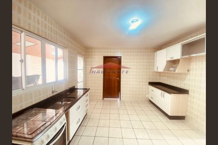 2_photo/94dcf00fbd.ed4f9904fc8225d3-ATLAS-03e7b26e-fa7e-4489-9cd8-ba822306d99b.jpg de casa à venda com 3 quartos, 159m² em Cajuru, Curitiba