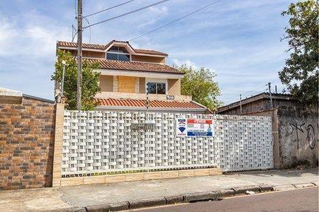 51_photo/94dcf07545.9034fee1f2a82cec-ATLAS-fd85e494-95f2-4762-949d-4afdf410b502.jpg de casa à venda com 4 quartos, 160m² em Uberaba, Curitiba