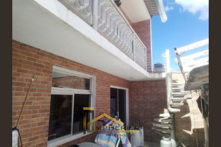 4_photo/94dcf076c9.86fa7c56df5ec564-ATLAS-7fd10b12-ff5f-4a71-b65c-1a25a8baf1a7.jpg de casa à venda com 3 quartos, 96m² em Uberaba, Curitiba