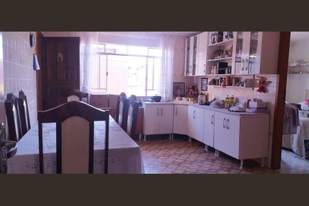 4_photo/94dcfa499f.f7e81ba1849dc159-ATLAS-3a2343e4-3519-4a0b-93e4-aa0de89cfd92.jpg de casa à venda com 4 quartos, 180m² em Alto Boqueirão, Curitiba