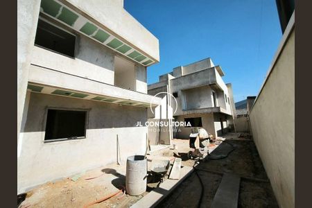 4_photo/94dcfa4a59.41bd645436a7cf75-ATLAS-3cdd13e1-3eab-4b52-a82f-f3f9376a463b.jpg de casa à venda com 3 quartos, 90m² em Alto Boqueirão, Curitiba