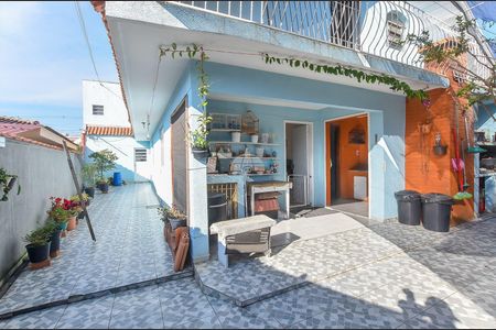 42_photo/94dcfa4b35.df2406aa61ba3211-ATLAS-7590c3d2-a51f-4729-b406-812689ce7df8.jpg de casa à venda com 3 quartos, 238m² em Alto Boqueirão, Curitiba