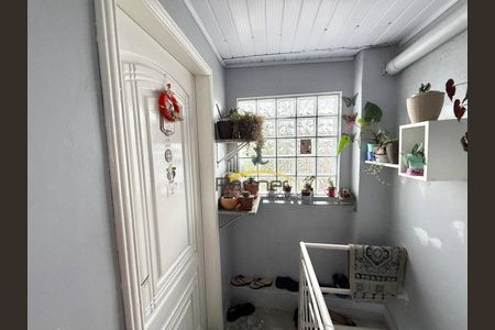 7_photo/94dcfa4e31.4cea1a0b3f6bbd2f-ATLAS-b2ba8aaa-2b09-488e-a9d7-767ed2e25dcd.jpg de casa à venda com 7 quartos, 212m² em Alto Boqueirão, Curitiba