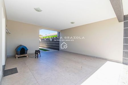 6_photo/94dcfa563b.6fdee8406a8d1ba2-ATLAS-d9987361-fb00-4b78-b5cd-599b513a389b.jpg de casa à venda com 3 quartos, 331m² em Boqueirão, Curitiba