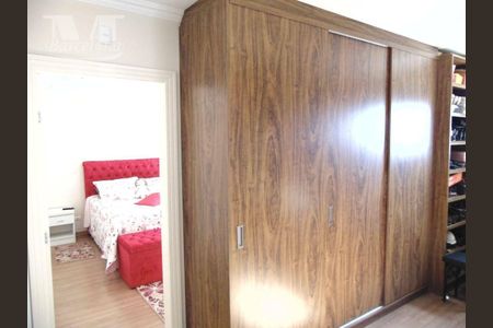 21_photo/94dcfa5671.cacb7a00f9d29669-ATLAS-5edf1ba8-0c2e-4f98-bced-b1f38fd0161b.jpg de casa à venda com 4 quartos, 250m² em Boqueirão, Curitiba