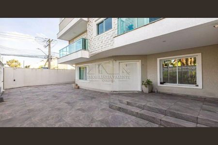 11_photo/94dcfa8a31.adfe693aa2b53e17-ATLAS-db8363c4-3924-4bc6-ad7d-9cfdee9a0457.jpg de casa à venda com 3 quartos, 142m² em Boqueirão, Curitiba