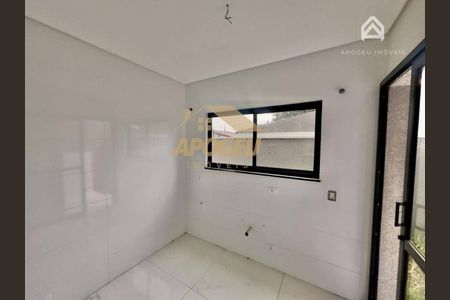 4_photo/94dcfa8e45.dc7b031a1d7e8bb1-ATLAS-90cea141-2949-4463-8ee6-2fbab4f083a3.jpg de casa à venda com 3 quartos, 108m² em Uberaba, Curitiba