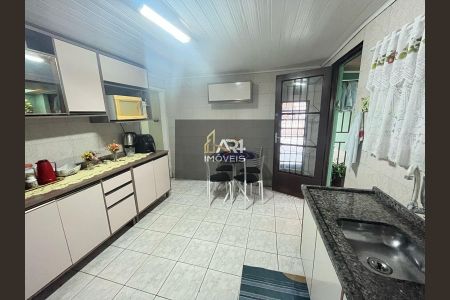 12_photo/94dcfa91d9.59b9fa3339c8dcb8-ATLAS-7716ea98-e724-4aef-8c68-5d175251bd2b.jpg de casa à venda com 3 quartos, 125m² em Uberaba, Curitiba