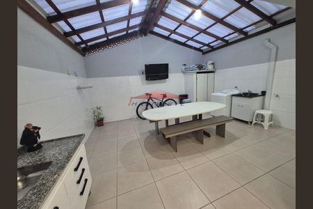 31_photo/94dcfa9461.5cacb5cd1a05b02e-ATLAS-2f2626f2-8e23-4b66-bb9f-cadf43a84f52.jpg de casa à venda com 3 quartos, 110m² em Uberaba, Curitiba