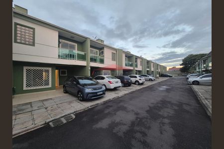 43_photo/94dcfa9461.5cacb5cd1a05b02e-ATLAS-c9ad3d64-6c13-497a-a9f7-48effefebdf5.jpg de casa à venda com 3 quartos, 110m² em Uberaba, Curitiba