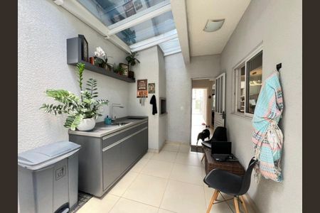 6_photo/94dcfa9599.04c16ff0d284adb7-ATLAS-11b0d955-af37-42fb-8716-052d5613d5bd.jpg de casa à venda com 3 quartos, 160m² em Uberaba, Curitiba