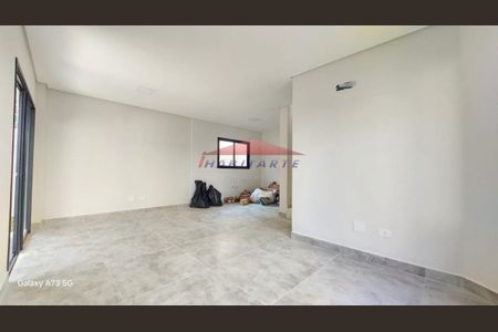 11_photo/94dcfa96d9.c06c3c5dbfc3661b-ATLAS-ae24a50c-8e4c-4c8f-88c8-c2d6cefb8598.jpg de casa à venda com 3 quartos, 95m² em Uberaba, Curitiba