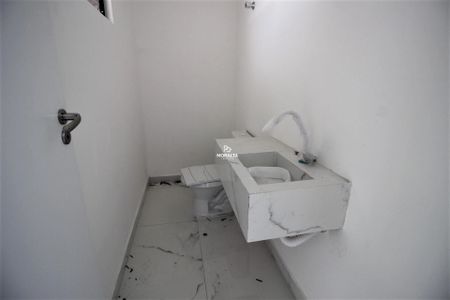 7_photo/94dcfa96e9.9cfabea76bbe0c99-ATLAS-bf767372-52d4-43ad-a00f-c410a725b29f.jpg de casa à venda com 3 quartos, 105m² em Uberaba, Curitiba