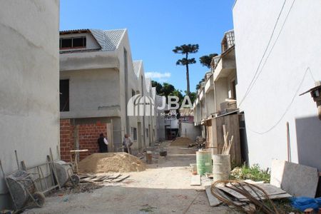 32_photo/94dcfa990b.8815b0ba80454d62-ATLAS-c3f52eee-15a7-49ea-b366-a4204f23ab0f.jpg de casa à venda com 0 quarto, 139m² em Uberaba, Curitiba