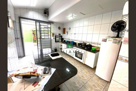 19_photo/94dcfa990d.6e53403f950fb4ab-ATLAS-7ec5eef3-c481-4bb6-948b-5abc23aee7ac.jpg de casa à venda com 3 quartos, 192m² em Uberaba, Curitiba