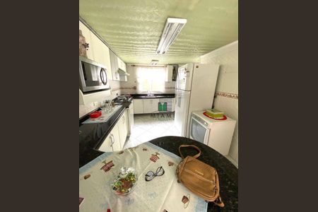 13_photo/94dcfa990d.6e53403f950fb4ab-ATLAS-e12f5d08-a7c4-4894-9699-f299519c6003.jpg de casa à venda com 3 quartos, 192m² em Uberaba, Curitiba