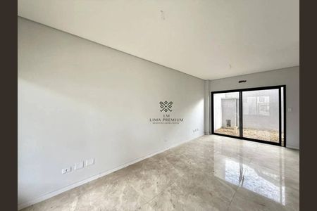 11_photo/94dcfa99e5.598c66e7e5047e83-ATLAS-68f669b7-cb4e-478a-a877-6f4004274f22.jpg de casa à venda com 3 quartos, 110m² em Uberaba, Curitiba