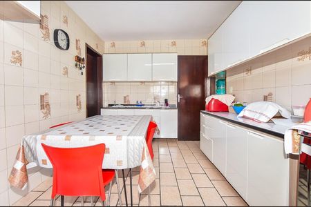 7_photo/94dcfa9ac1.df2406aa61ba3211-ATLAS-e9e732d6-d54d-4add-a680-a59113baa19a.jpg de casa à venda com 3 quartos, 200m² em Uberaba, Curitiba