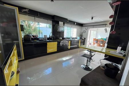 27_photo/94dcfa9b05.242163829a78200a-ATLAS-d3778a49-d1eb-42fc-9c12-28739e2c39de.jpg de casa à venda com 4 quartos, 350m² em Uberaba, Curitiba