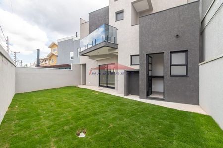 3_photo/94dcfa9b0d.3d07f6ac8c867d31-ATLAS-9a619510-281d-450e-bd49-d85f78e04317.jpg de casa à venda com 4 quartos, 180m² em Uberaba, Curitiba
