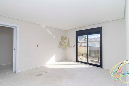 5_photo/94dcfa9b0d.f593c65414f33db3-ATLAS-225c6bfe-271a-4500-b2c2-e5cd5d2b950c.jpg de casa à venda com 4 quartos, 180m² em Uberaba, Curitiba