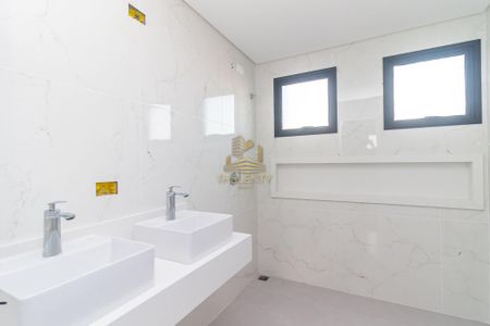 20_photo/94dcfa9b0d.f593c65414f33db3-ATLAS-eb3a9bd2-f87a-4f25-9eb5-2b16143152bf.jpg de casa à venda com 4 quartos, 180m² em Uberaba, Curitiba