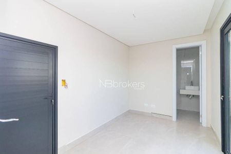 33_photo/94dcfa9b75.ab41e4e09fc2bc48-ATLAS-516dbe70-0a31-4487-9e7e-a200ac7c9f67.jpg de casa à venda com 4 quartos, 180m² em Uberaba, Curitiba