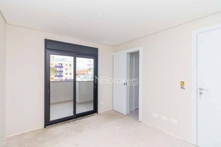 8_photo/94dcfa9b75.ab41e4e09fc2bc48-ATLAS-b0103584-4930-4d86-8ce7-ea7577cd38df.jpg de casa à venda com 4 quartos, 180m² em Uberaba, Curitiba