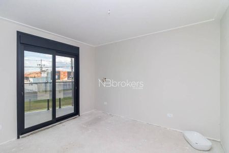 14_photo/94dcfa9b75.ab41e4e09fc2bc48-ATLAS-ed712d45-6109-49a0-8cb0-ade6e943f190.jpg de casa à venda com 4 quartos, 180m² em Uberaba, Curitiba