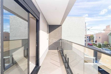 26_photo/94dcfa9b75.ab41e4e09fc2bc48-ATLAS-fc01523d-978b-4817-913d-df6dc4845d7c.jpg de casa à venda com 4 quartos, 180m² em Uberaba, Curitiba