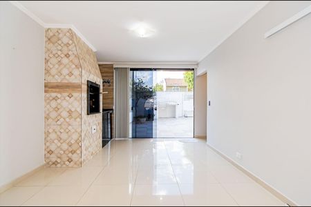 2_photo/94dcfa9f85.2b57347f83d48e3d-ATLAS-05ebb1ea-0966-43be-9a57-21600923e5a9.jpg de casa à venda com 3 quartos, 112m² em Uberaba, Curitiba