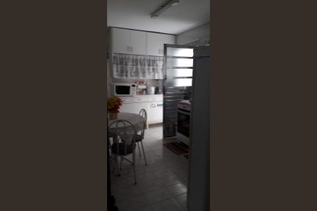 6_photo/94dcfa9fa5.a5b61410c387fb0a-ATLAS-2aaede86-a99b-47fc-8767-1a6d4df52c7e.jpg de casa à venda com 4 quartos, 120m² em Uberaba, Curitiba