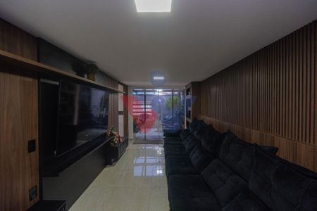 4_photo/94dcfaa069.c54d8ccd00eda198-ATLAS-caf99d3a-6bd9-426b-ae2c-588c366c748f.jpg de casa à venda com 5 quartos, 265m² em Uberaba, Curitiba