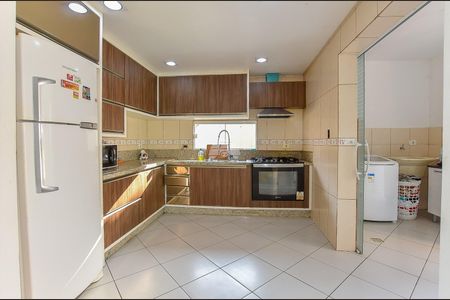 12_photo/94dcfaa1a5.dc8bbd111761e841-ATLAS-5aaeac39-6cc2-4b7b-b5db-bbd6349a3471.jpg de casa à venda com 2 quartos, 80m² em Uberaba, Curitiba