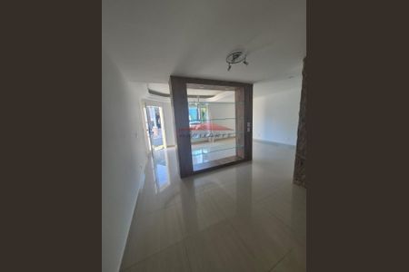 9_photo/94dcfaa215.3be64ff4f61ae86c-ATLAS-11b183a2-8a5e-4cd2-859a-f24eb620c3a0.jpg de casa à venda com 4 quartos, 245m² em Uberaba, Curitiba