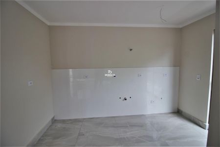 7_photo/94dcfaa22b.2bba007298a27dad-ATLAS-3e0ea911-4ae0-4488-a738-50af8d1d507e.jpg de casa à venda com 3 quartos, 110m² em Uberaba, Curitiba