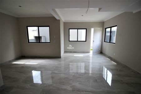 7_photo/94dcfaa22b.2bba007298a27dad-ATLAS-be8aacda-5795-4031-bc0a-0536e4177a9c.jpg de casa à venda com 3 quartos, 110m² em Uberaba, Curitiba