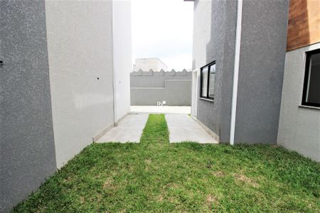 4_photo/94dcfaa22b.2bba007298a27dad-ATLAS-c542fc09-b4f7-4564-8dc4-fb9f1aa0daa7.jpg de casa à venda com 3 quartos, 110m² em Uberaba, Curitiba