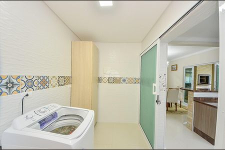 16_photo/94dcfaa2bf.e9a0370e41ffee45-ATLAS-44b6ba75-c7fe-44e7-9b54-b9b58f560ddd.jpg de casa à venda com 4 quartos, 286m² em Uberaba, Curitiba