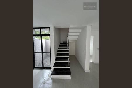 12_photo/94dcfaa315.4ee10e9110698254-ATLAS-63b429e4-357f-4db0-83a3-e408cc59d14e.jpg de casa à venda com 3 quartos, 119m² em Uberaba, Curitiba