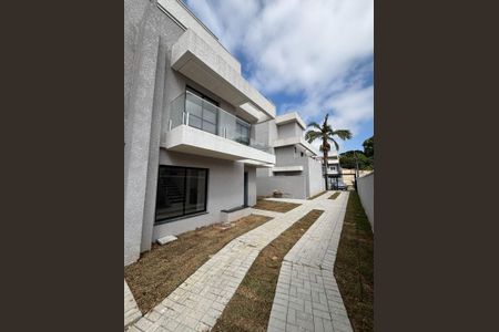 2_photo/94dcfaa315.f064507eeeac0d86-ATLAS-374c9e81-bfa2-4ef3-b2eb-fe81345fabdd.jpg de casa à venda com 3 quartos, 120m² em Uberaba, Curitiba