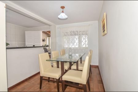 2_photo/94dcfaa955.72c99cad9401b729-ATLAS-5cca6cff-7a3c-444d-adf7-e4f22e6b80f2.jpg de casa à venda com 4 quartos, 80m² em Cajuru, Curitiba