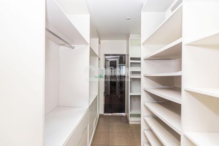 3_photo/94dcfaaaf1.d7ff1048839b4df4-ATLAS-17f8001a-fe18-4a54-a045-d48ee926cd73.jpg de casa à venda com 4 quartos, 386m² em Cajuru, Curitiba