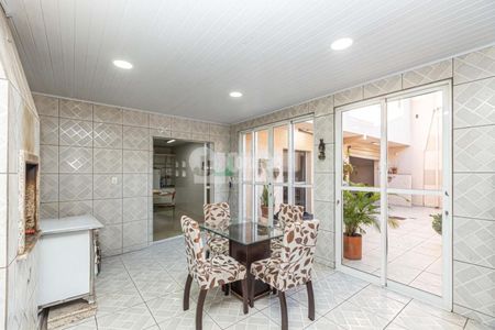 2_photo/94dcfaaaf1.d7ff1048839b4df4-ATLAS-57985677-1dc6-4e45-b4a9-857ecee2140d.jpg de casa à venda com 4 quartos, 386m² em Cajuru, Curitiba