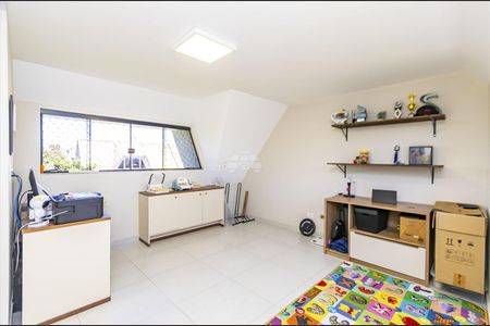 49_photo/94dcfaad67.fa19163bbf793a21-ATLAS-950cee79-ed36-405a-9060-df766a5e7a3e.jpg de casa à venda com 4 quartos, 140m² em Uberaba, Curitiba