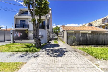 2_photo/94dcfaad67.fa19163bbf793a21-ATLAS-c2106334-e184-4638-b8b1-704a0fea2d49.jpg de casa à venda com 4 quartos, 140m² em Uberaba, Curitiba